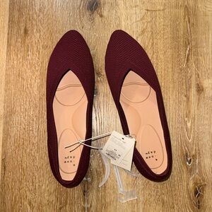 Slip-On Women's Pointed Flats in Burgundy Size 11 ; NWT